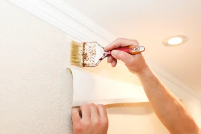 Pose de papier peint à Vuillecin — revêtements muraux et toiles de verre